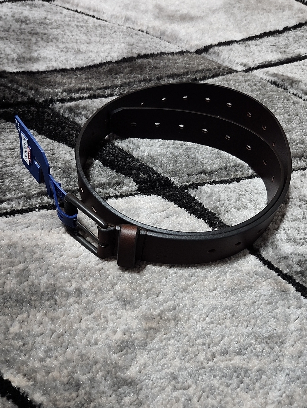 DENIZEN FROM LEVI'S DARK BROWN PERFORATED LEATHER METAL BUCKLE BELT